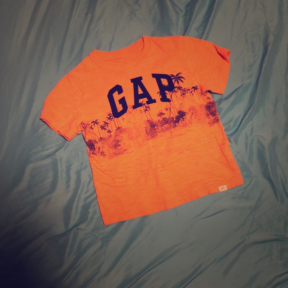 Gap tee